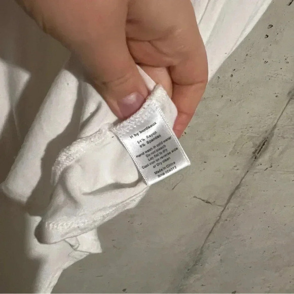 H By Bordeaux Women's T-Shirt White Asymmetrical Hem Back Cut Outs Size XS - Picture 3 of 6